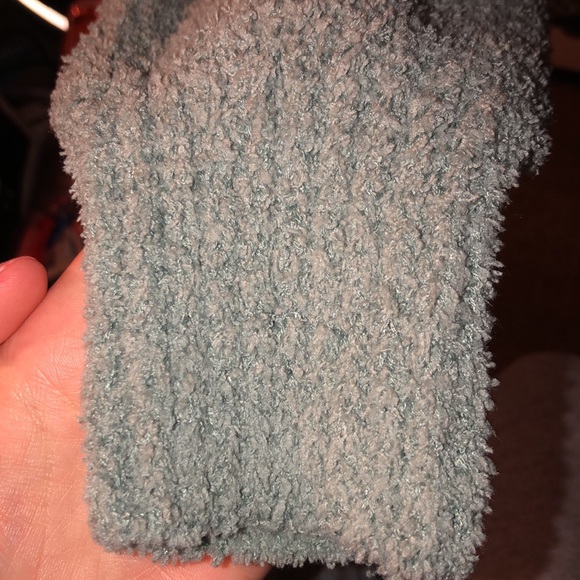 A green fuzzy warm hooded sweater - Picture 3 of 4